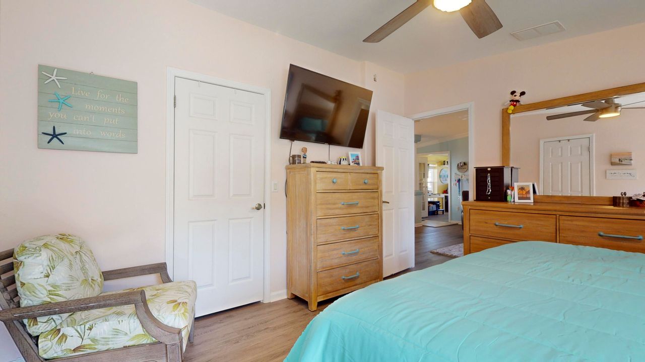 For Sale: $227,000 (2 beds, 2 baths, 1502 Square Feet)