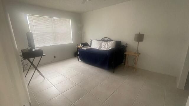 Active With Contract: $1,350 (1 beds, 1 baths, 704 Square Feet)