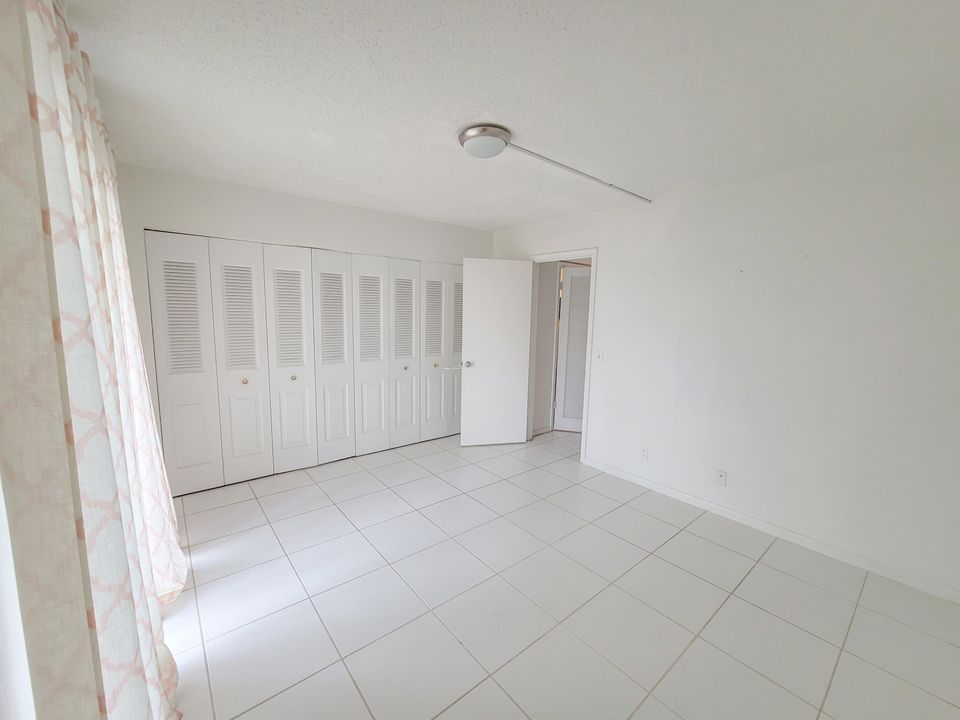For Sale: $97,500 (1 beds, 1 baths, 615 Square Feet)