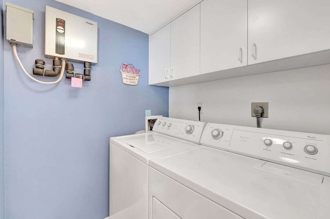 For Sale: $1,175,000 (2 beds, 2 baths, 1388 Square Feet)