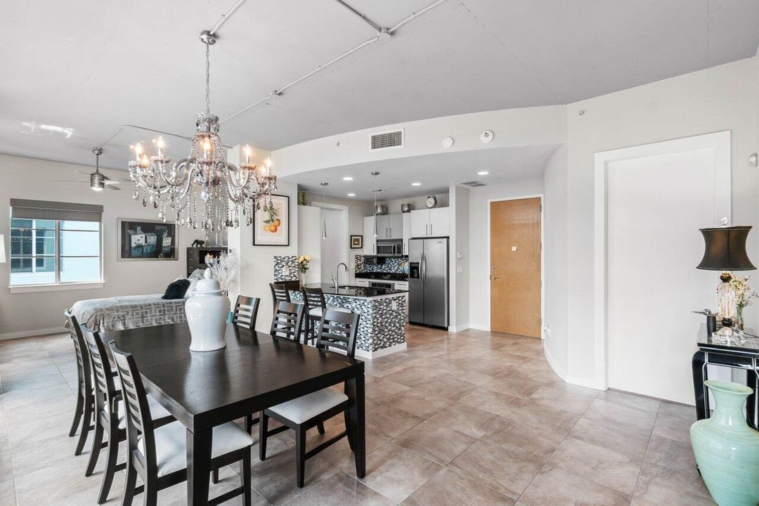 For Sale: $684,900 (1 beds, 1 baths, 953 Square Feet)