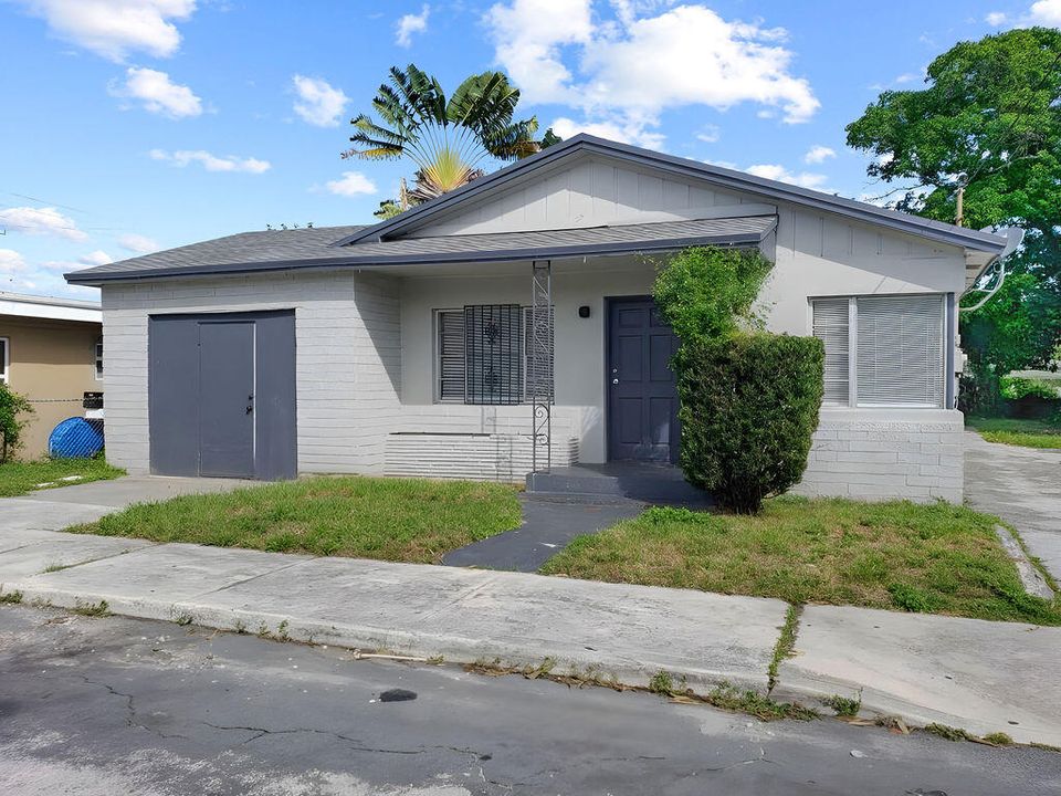 For Sale: $325,000 (3 beds, 1 baths, 1268 Square Feet)