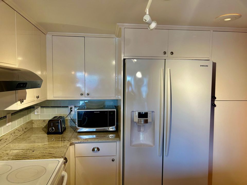 For Rent: $2,300 (2 beds, 2 baths, 1533 Square Feet)