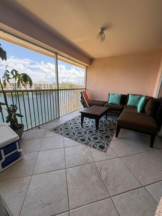 Active With Contract: $2,100 (2 beds, 2 baths, 1056 Square Feet)