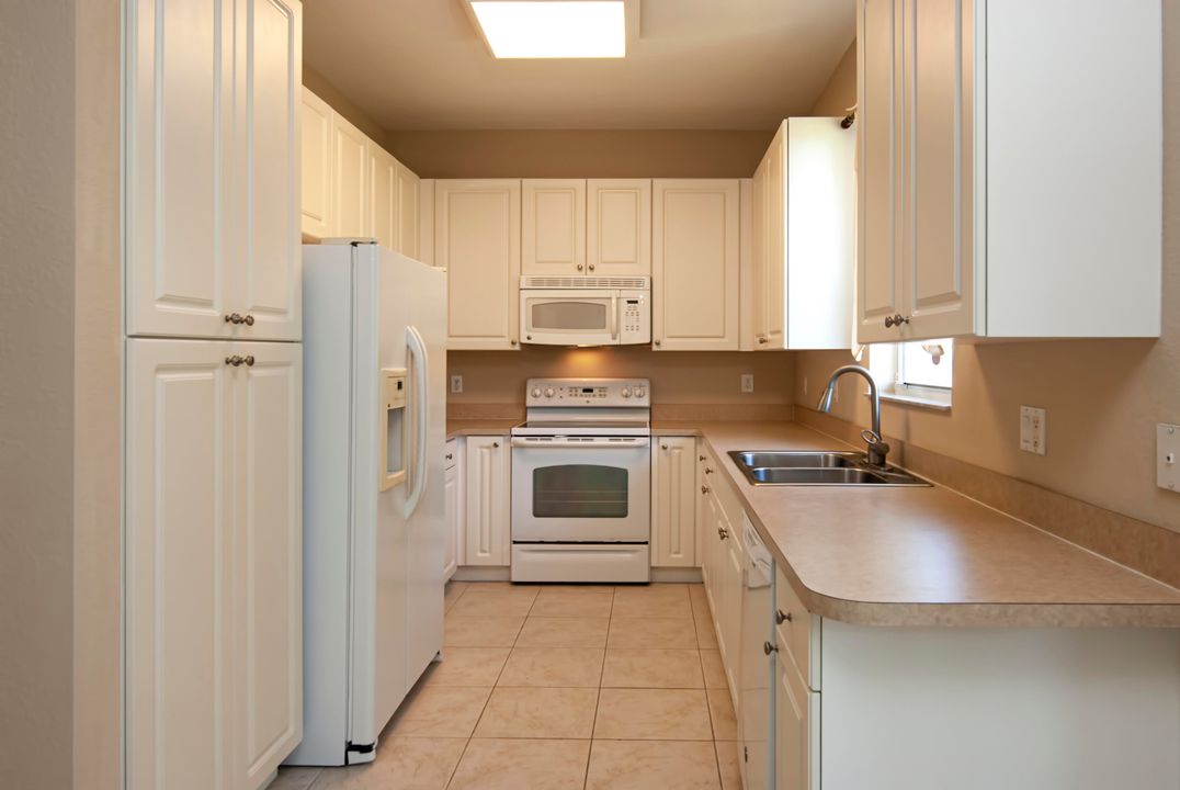 Active With Contract: $2,000 (3 beds, 2 baths, 1340 Square Feet)