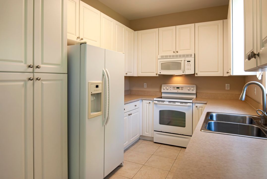 Active With Contract: $2,000 (3 beds, 2 baths, 1340 Square Feet)