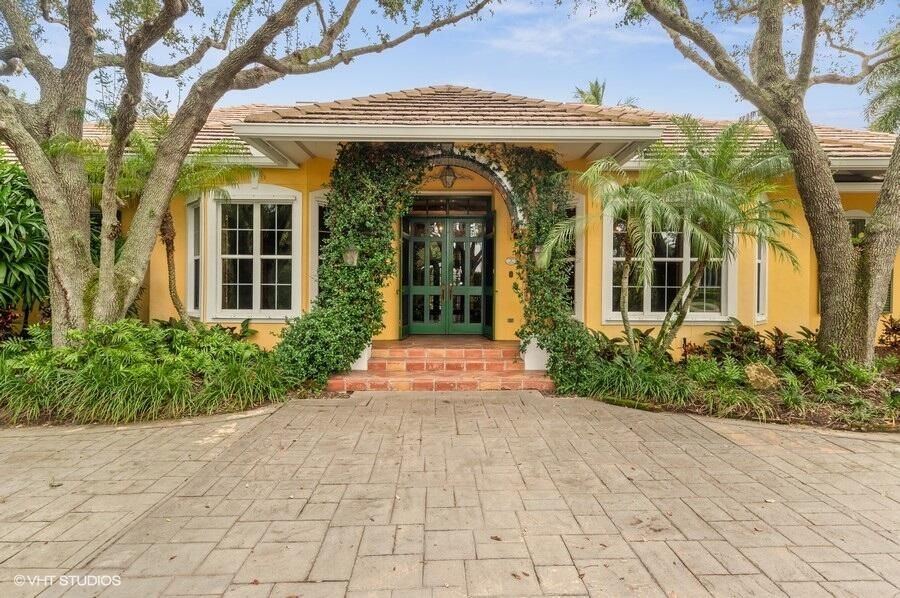 Active With Contract: $4,900,000 (4 beds, 3 baths, 3724 Square Feet)