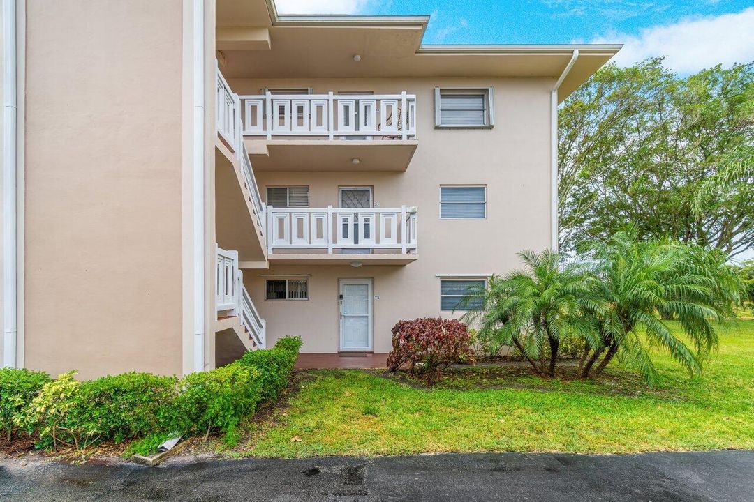 Active With Contract: $64,999 (2 beds, 1 baths, 894 Square Feet)