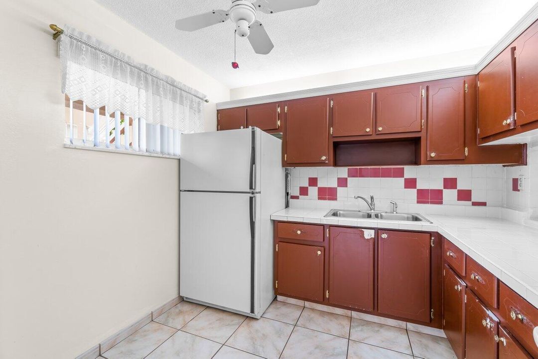 Active With Contract: $64,999 (2 beds, 1 baths, 894 Square Feet)