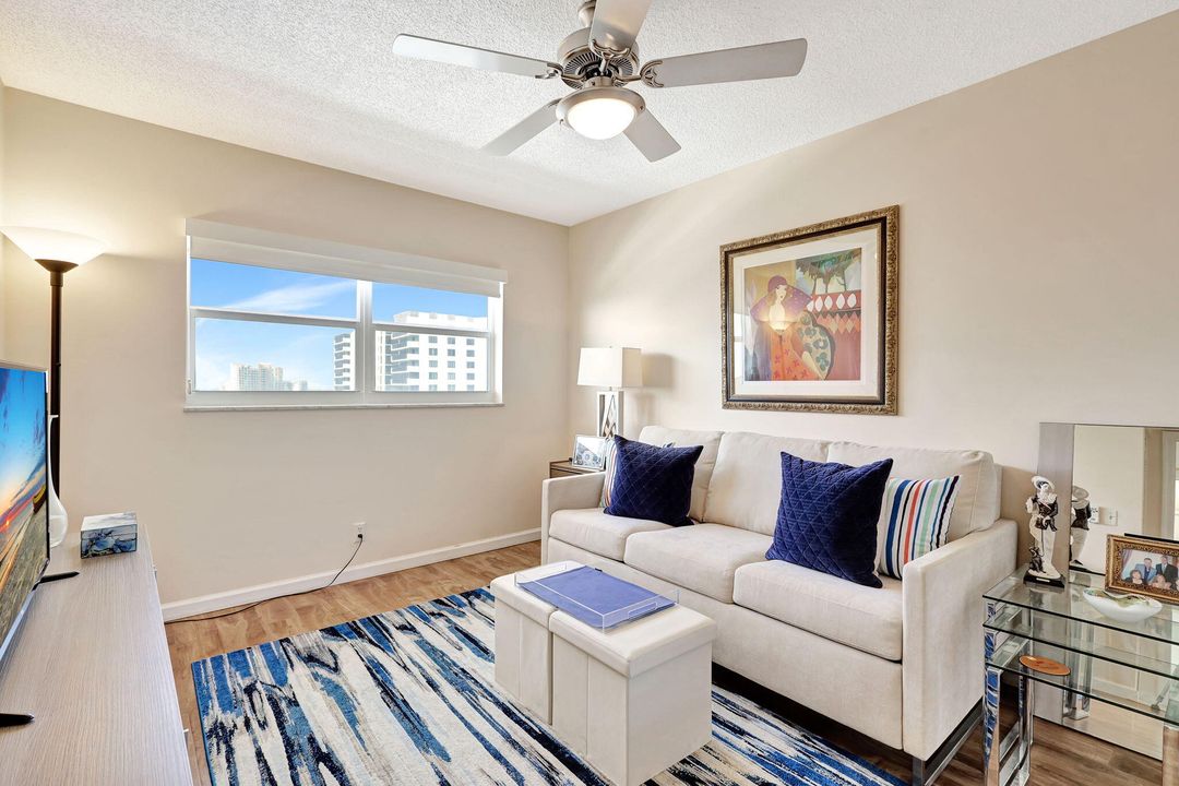 Active With Contract: $450,000 (2 beds, 2 baths, 1201 Square Feet)