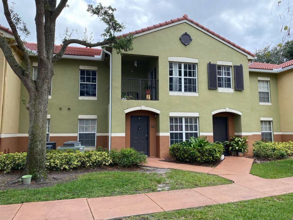 Recently Rented: $2,100 (2 beds, 2 baths, 1051 Square Feet)