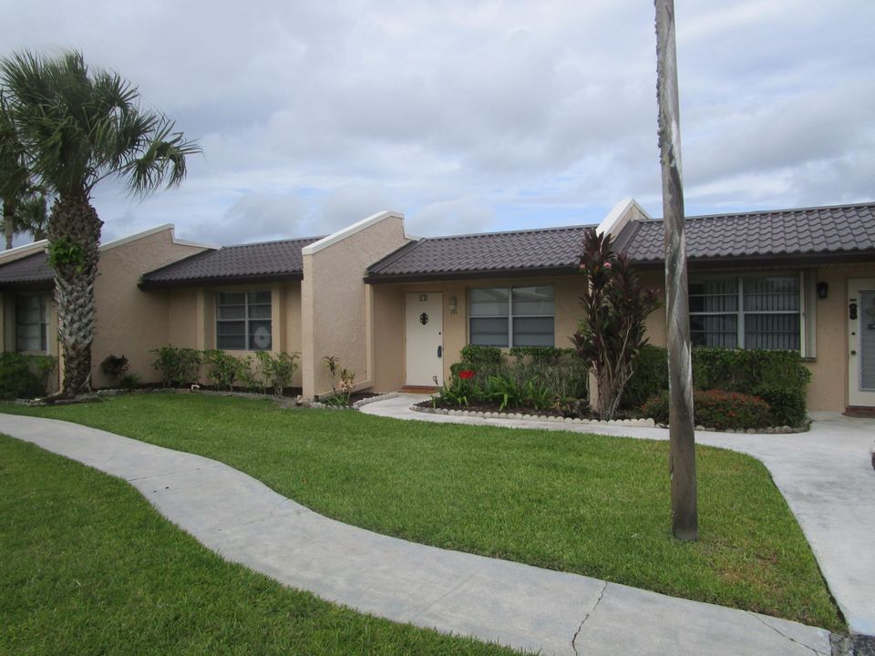 Active With Contract: $1,850 (2 beds, 2 baths, 1098 Square Feet)