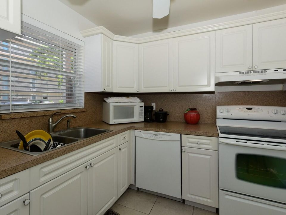 For Sale: $130,000 (2 beds, 1 baths, 900 Square Feet)