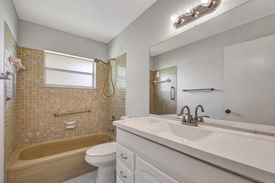 For Sale: $190,000 (2 beds, 2 baths, 941 Square Feet)