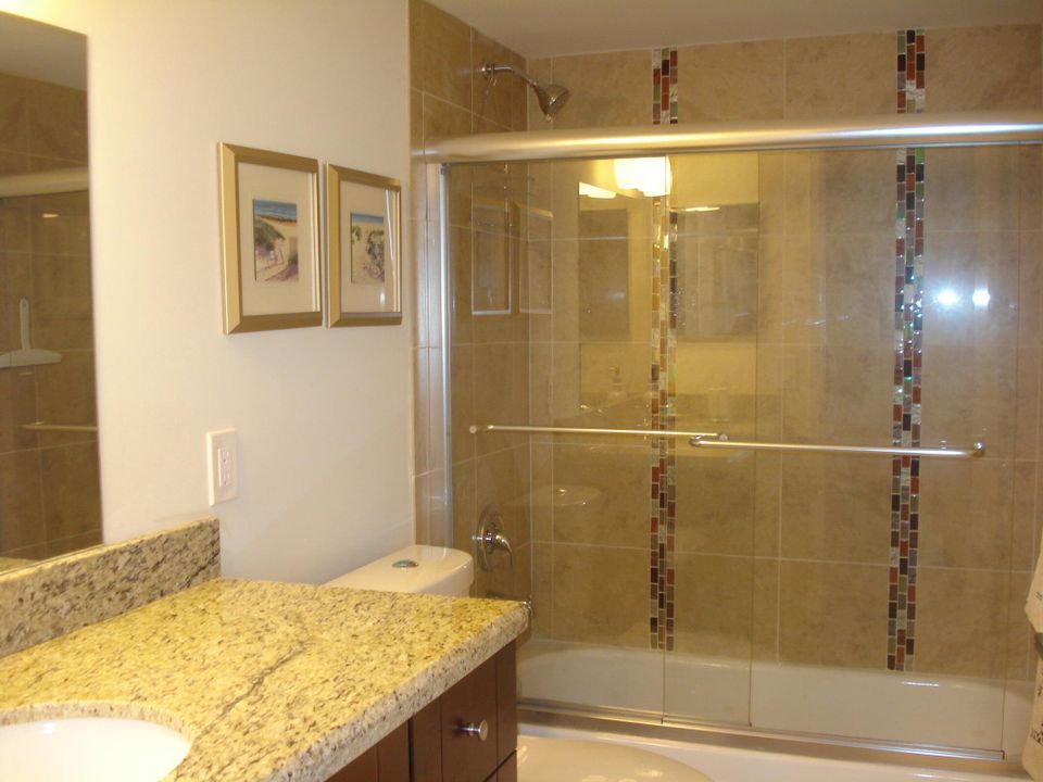 Active With Contract: $2,000 (1 beds, 1 baths, 724 Square Feet)