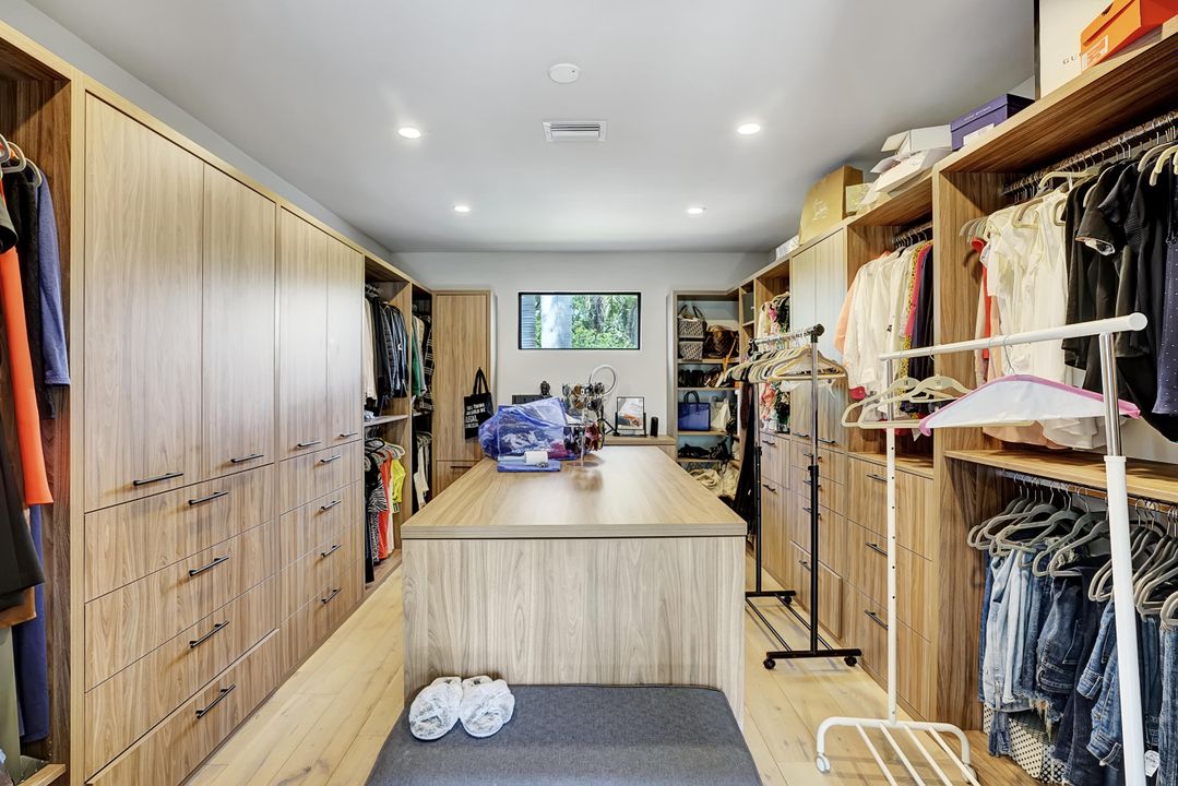 For Sale: $4,000,000 (4 beds, 4 baths, 5288 Square Feet)