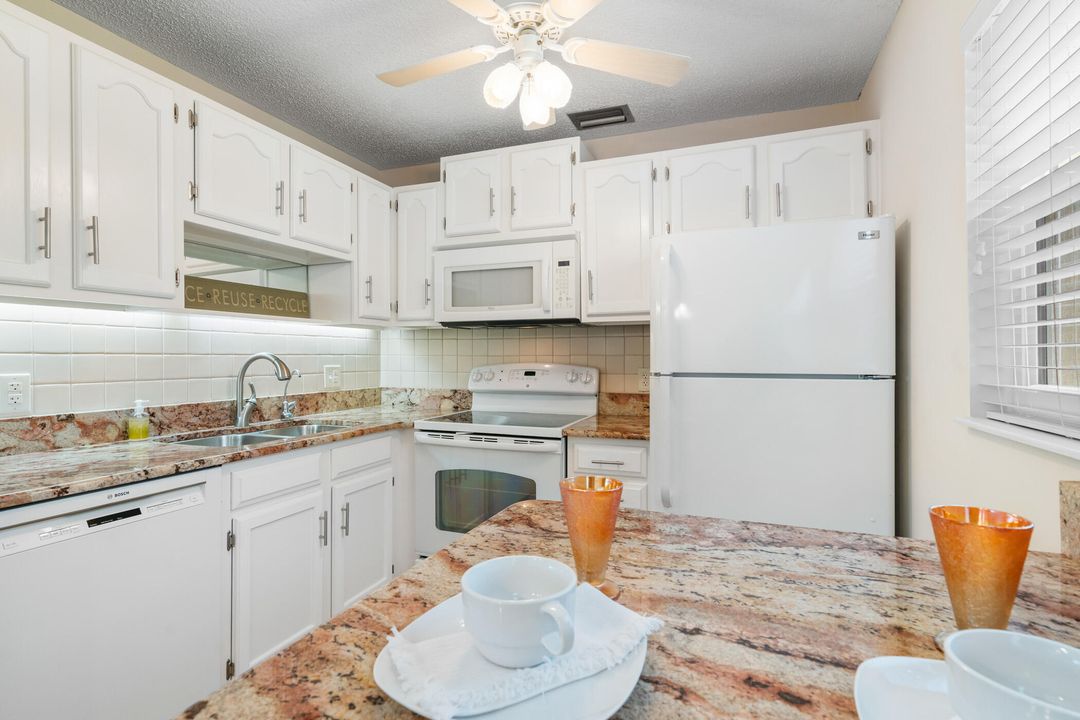 For Sale: $169,999 (2 beds, 2 baths, 1000 Square Feet)