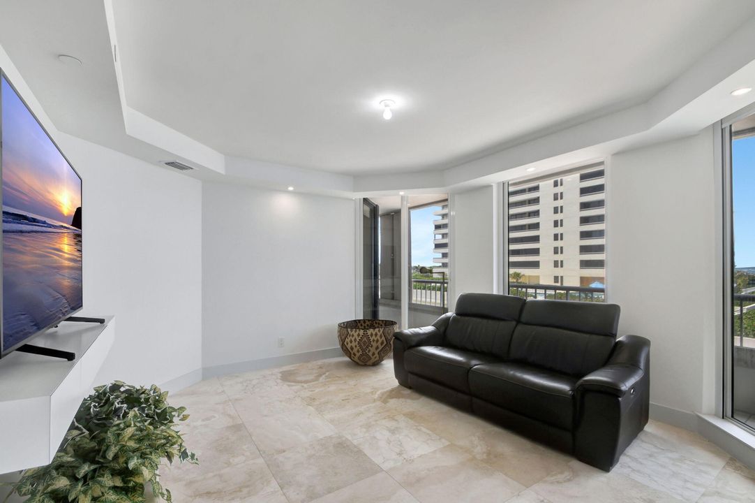 For Sale: $1,499,000 (2 beds, 2 baths, 2000 Square Feet)