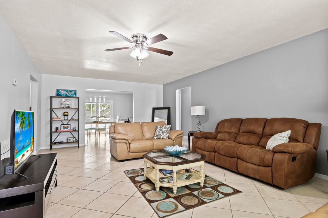 For Sale: $425,000 (4 beds, 2 baths, 1941 Square Feet)