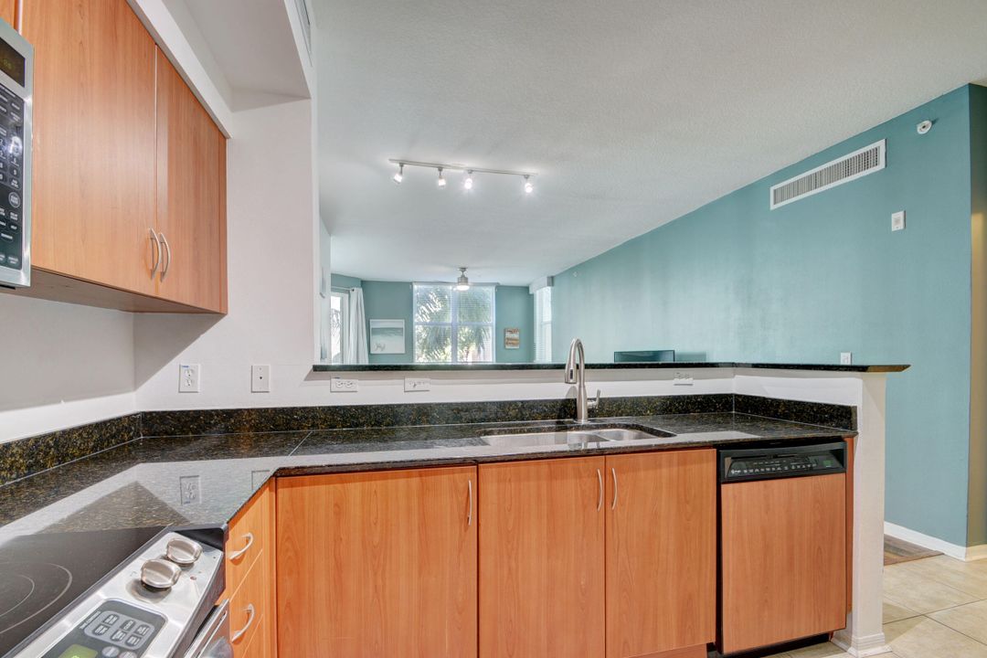For Sale: $337,400 (2 beds, 2 baths, 1265 Square Feet)