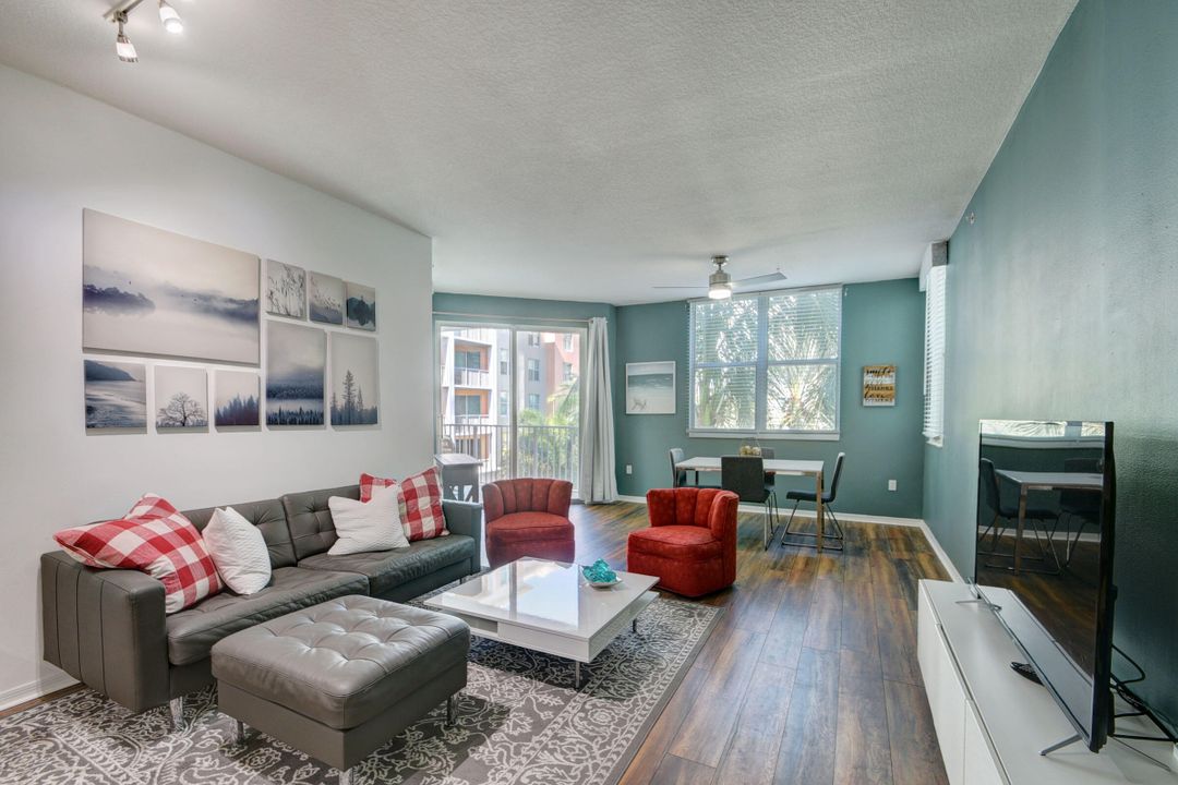 For Sale: $337,400 (2 beds, 2 baths, 1265 Square Feet)