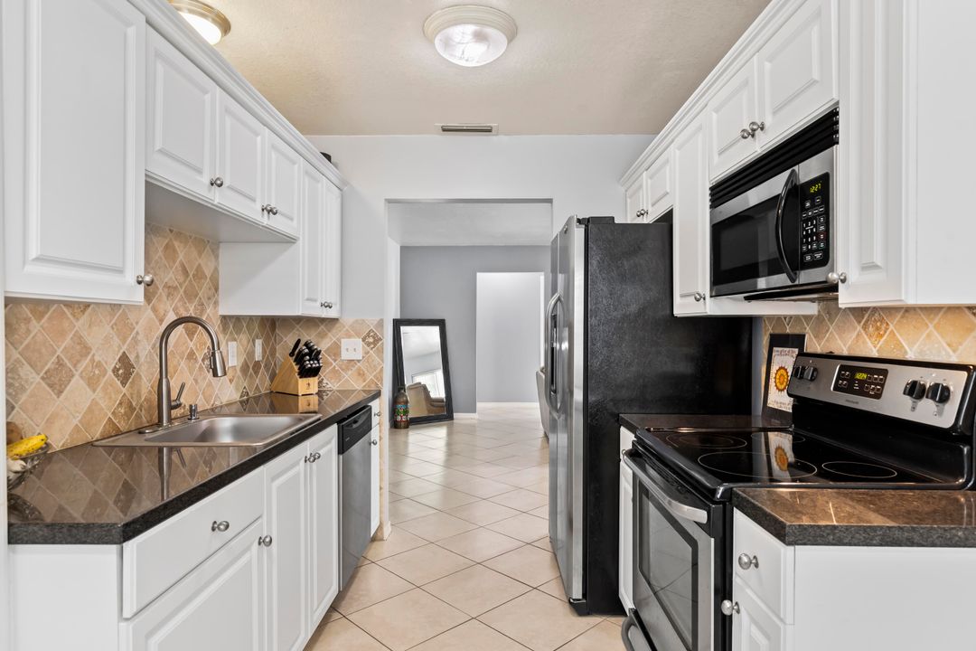 For Sale: $425,000 (4 beds, 2 baths, 1941 Square Feet)