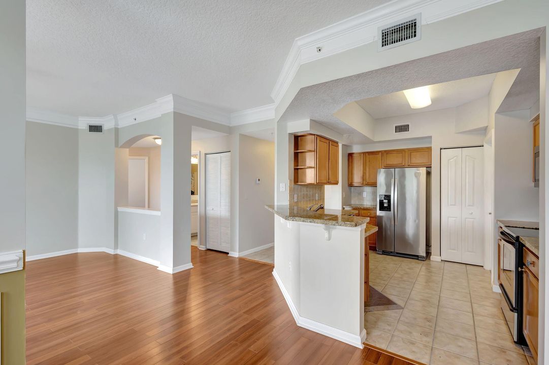 Active With Contract: $2,700 (3 beds, 2 baths, 1384 Square Feet)