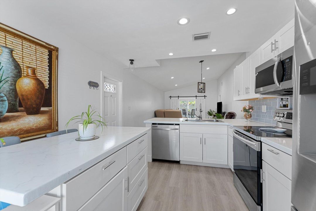 For Sale: $415,000 (3 beds, 2 baths, 1292 Square Feet)