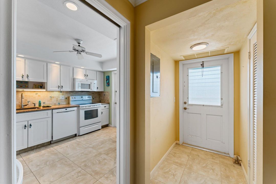 For Sale: $495,000 (2 beds, 2 baths, 1200 Square Feet)