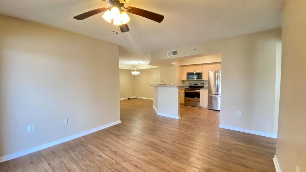 For Rent: $2,195 (3 beds, 2 baths, 1252 Square Feet)