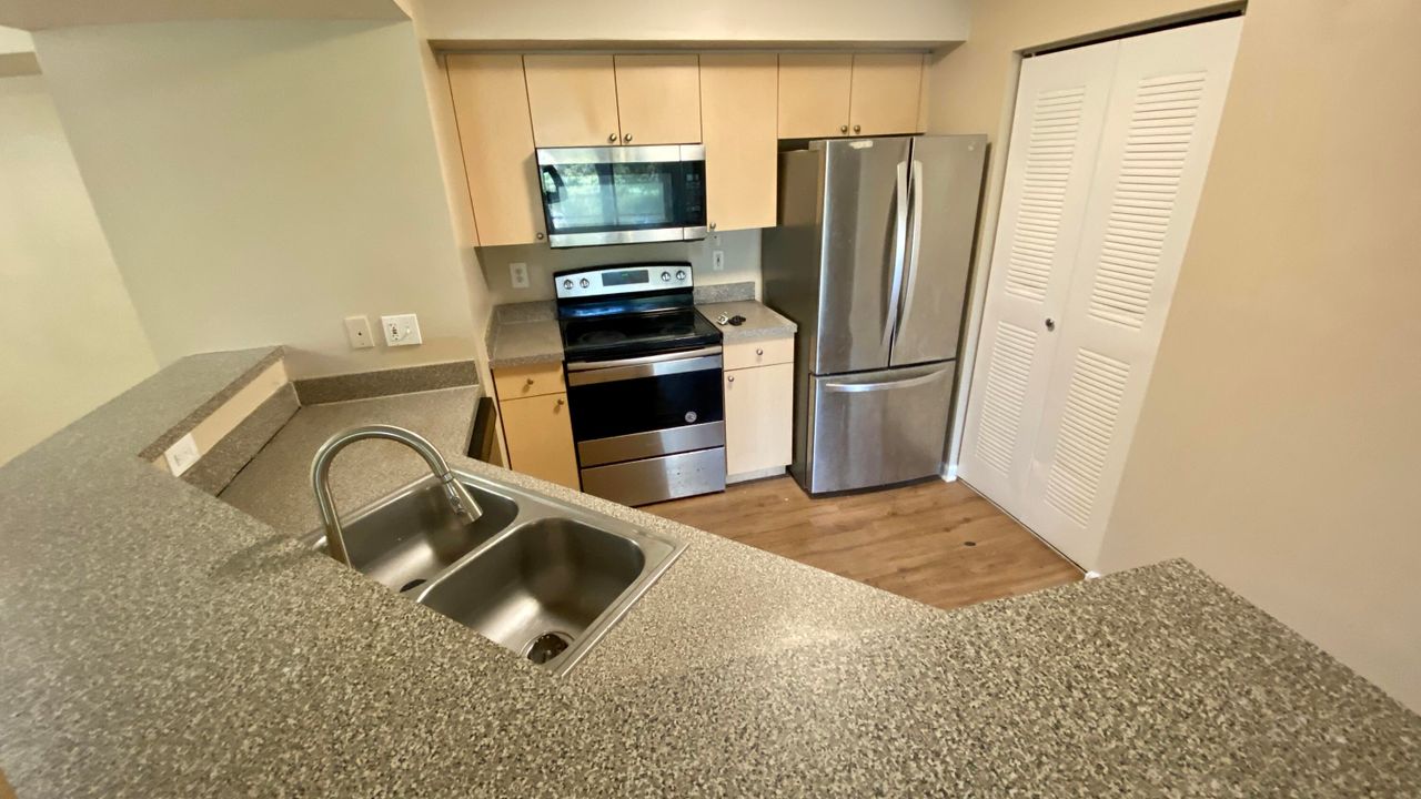 For Rent: $1,995 (3 beds, 2 baths, 1252 Square Feet)
