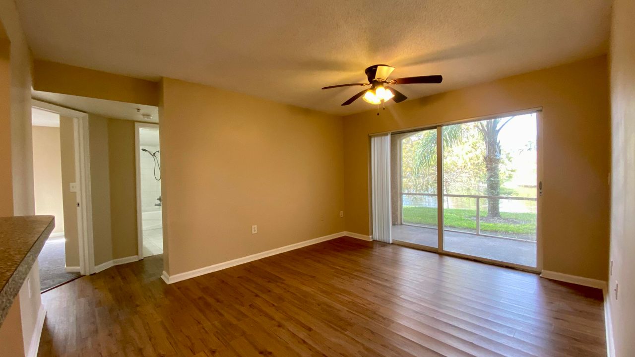 For Rent: $1,995 (3 beds, 2 baths, 1252 Square Feet)