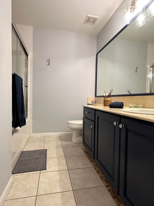 Active With Contract: $2,300 (2 beds, 2 baths, 1223 Square Feet)