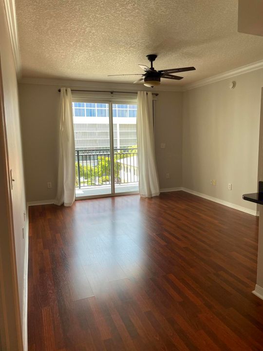 For Rent: $3,100 (2 beds, 2 baths, 1121 Square Feet)