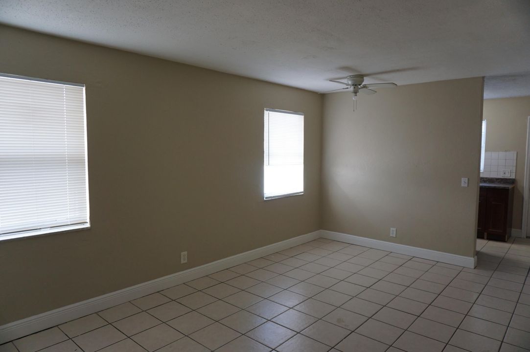 For Rent: $1,650 (2 beds, 1 baths, 800 Square Feet)