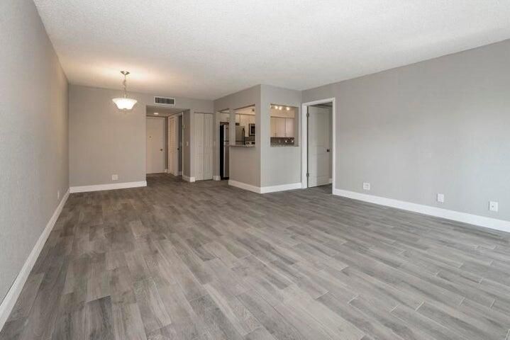 For Sale: $220,997 (2 beds, 2 baths, 1040 Square Feet)