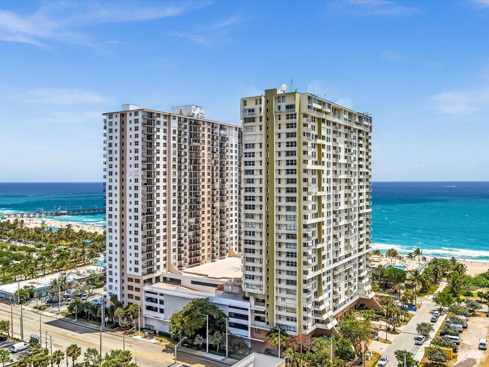 Active With Contract: $449,000 (2 beds, 2 baths, 1014 Square Feet)