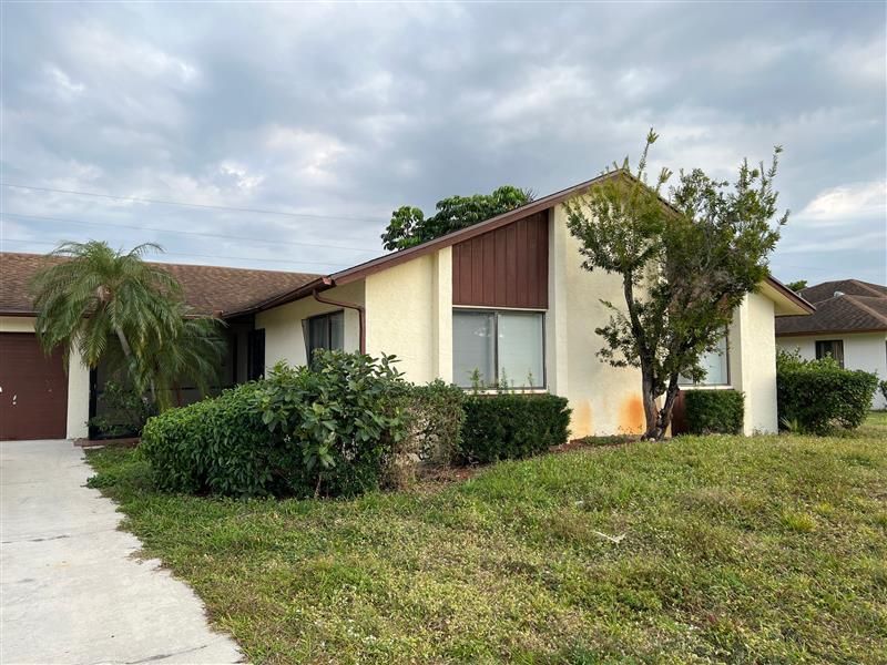 Active With Contract: $2,940 (3 beds, 2 baths, 1730 Square Feet)