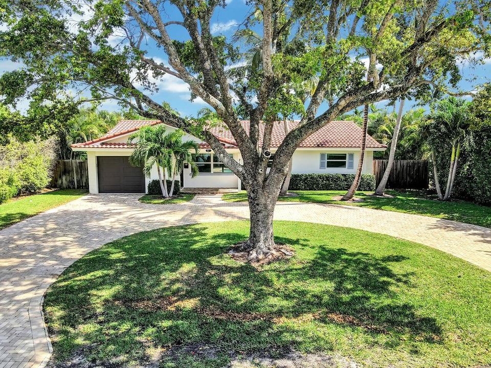 Recently Sold: $1,800,000 (3 beds, 2 baths, 1812 Square Feet)