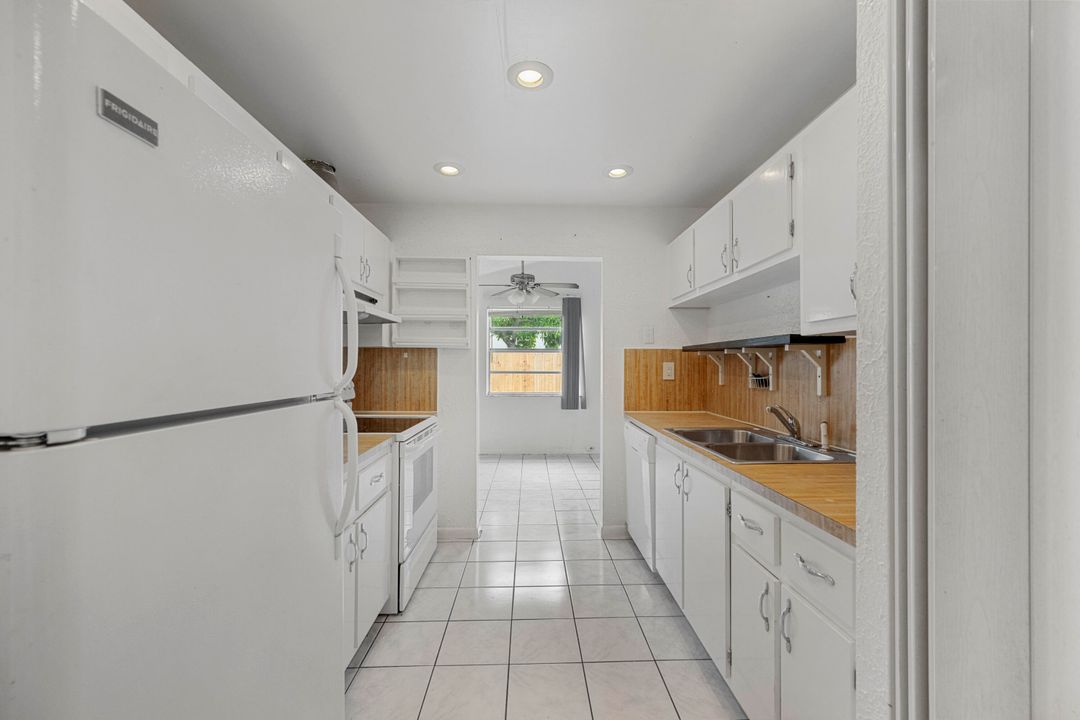 Active With Contract: $415,000 (3 beds, 2 baths, 1202 Square Feet)