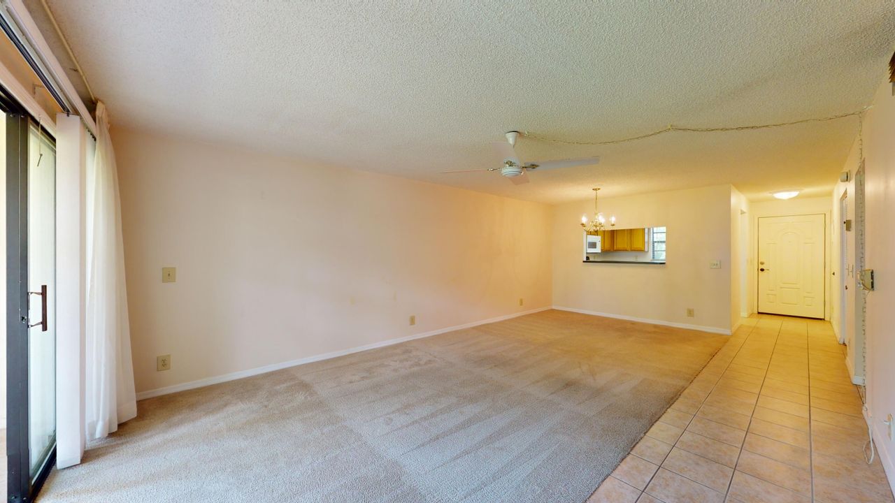 For Sale: $175,000 (2 beds, 2 baths, 1130 Square Feet)