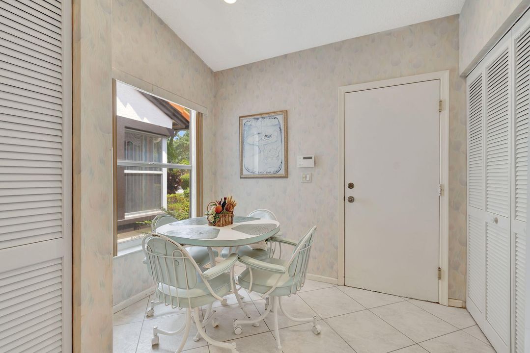 Active With Contract: $359,900 (2 beds, 2 baths, 1722 Square Feet)