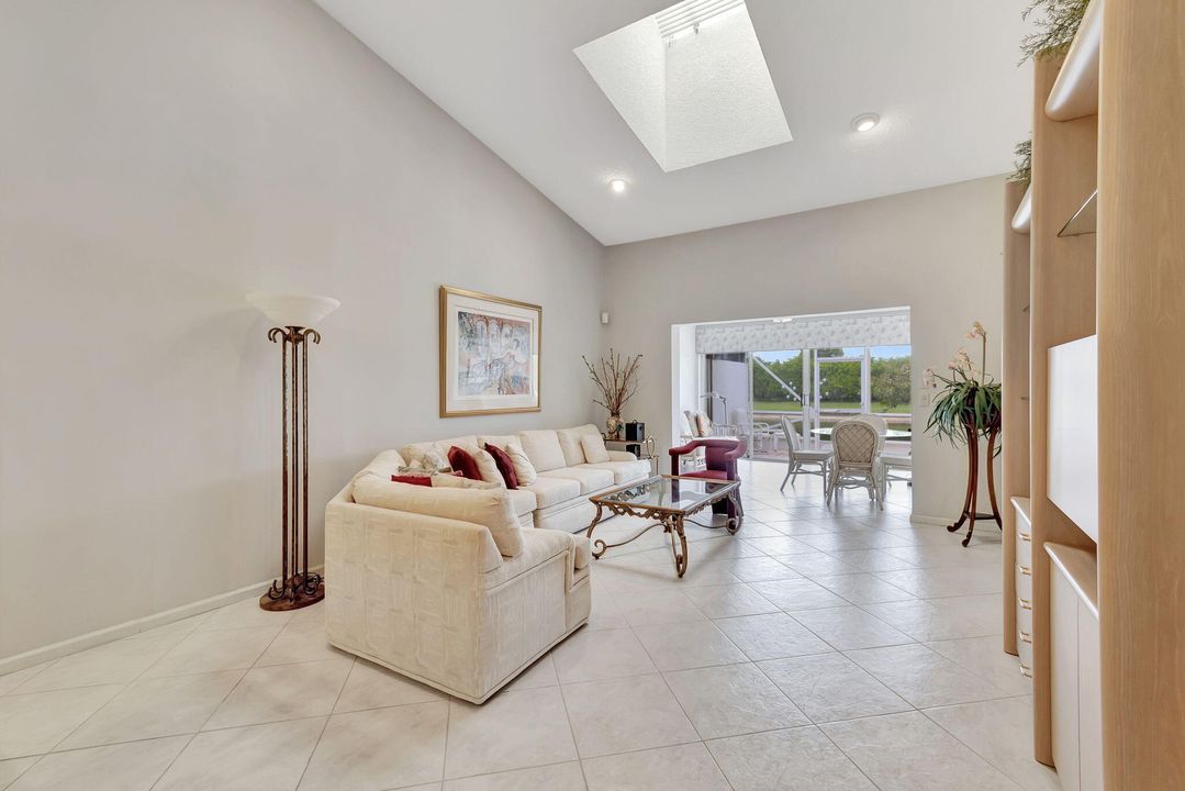 Active With Contract: $359,900 (2 beds, 2 baths, 1722 Square Feet)