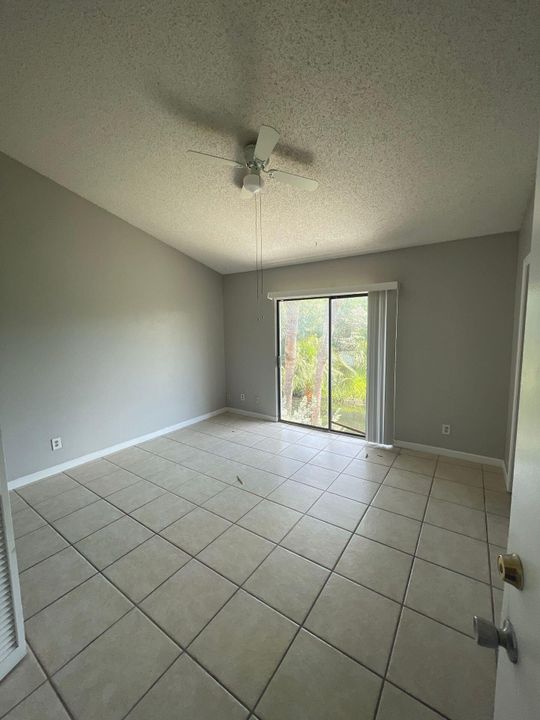 Active With Contract: $2,300 (3 beds, 1 baths, 1141 Square Feet)