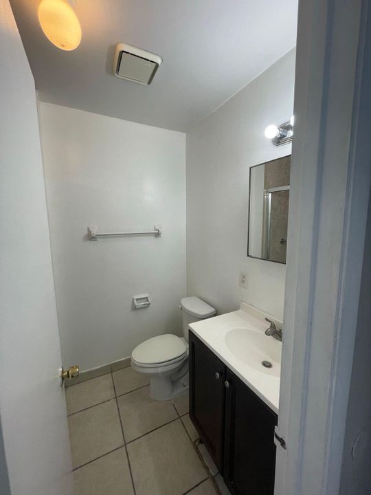 Active With Contract: $2,300 (3 beds, 1 baths, 1141 Square Feet)