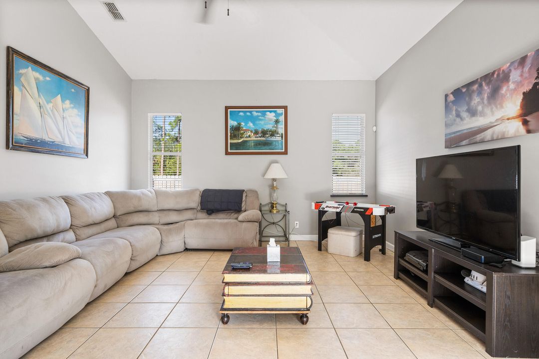 For Sale: $499,900 (4 beds, 2 baths, 2840 Square Feet)