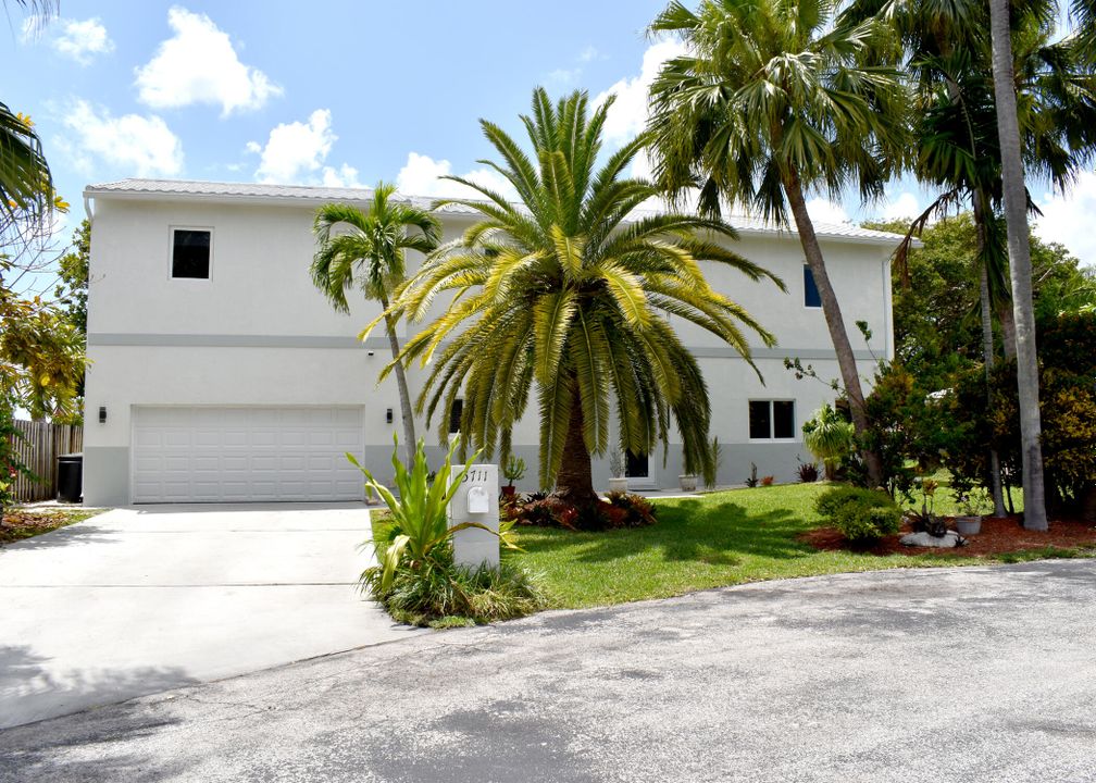 For Sale: $1,200,000 (4 beds, 3 baths, 3050 Square Feet)