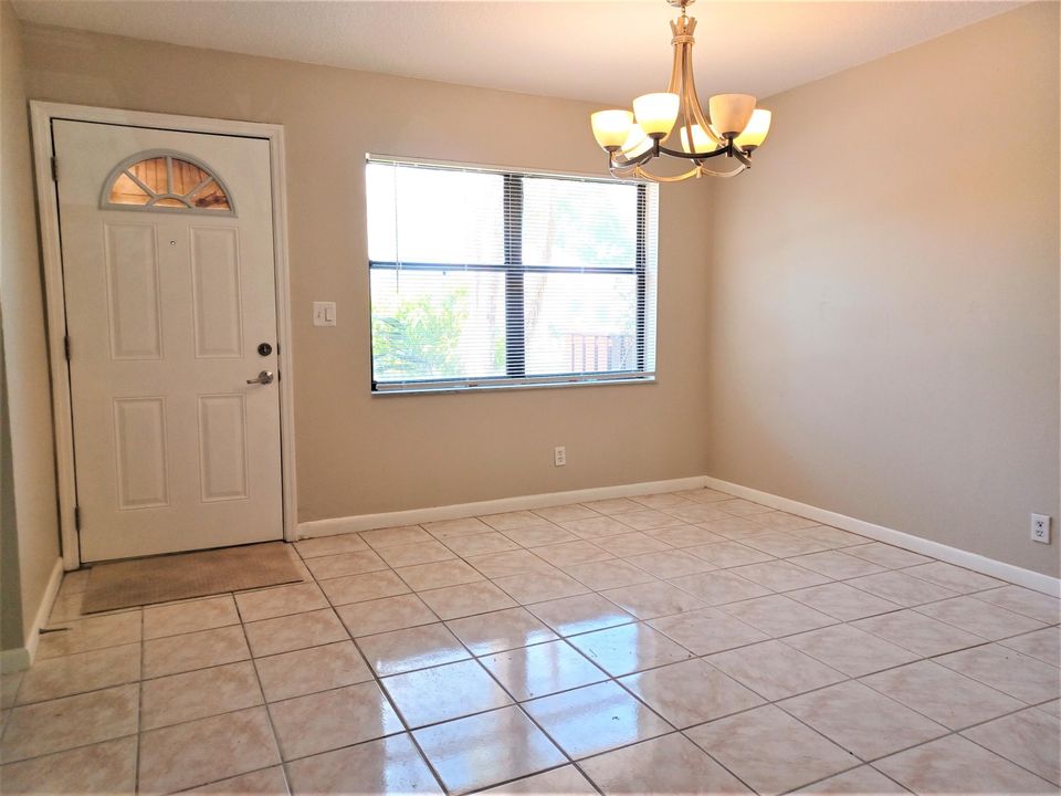 For Rent: $2,800 (3 beds, 2 baths, 1806 Square Feet)