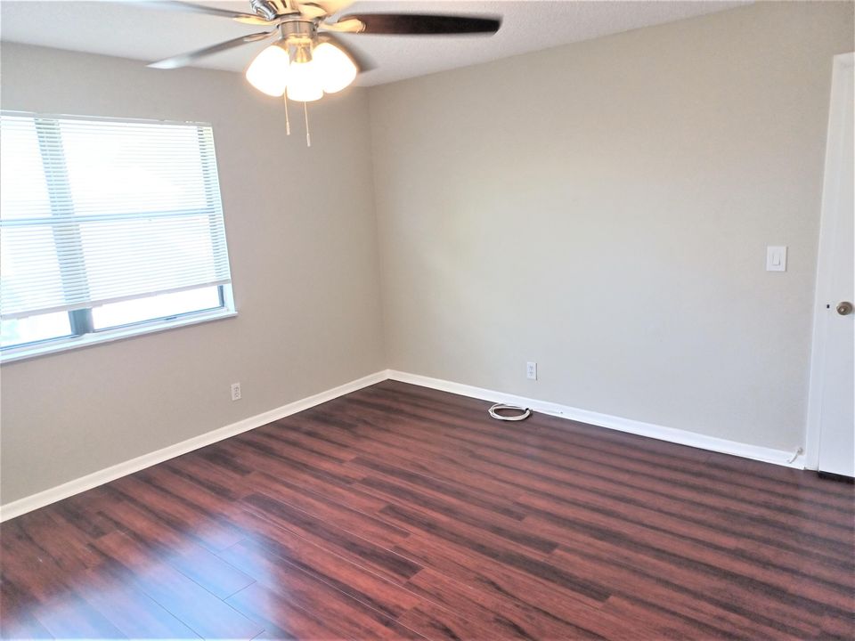 For Rent: $3,000 (3 beds, 2 baths, 1806 Square Feet)