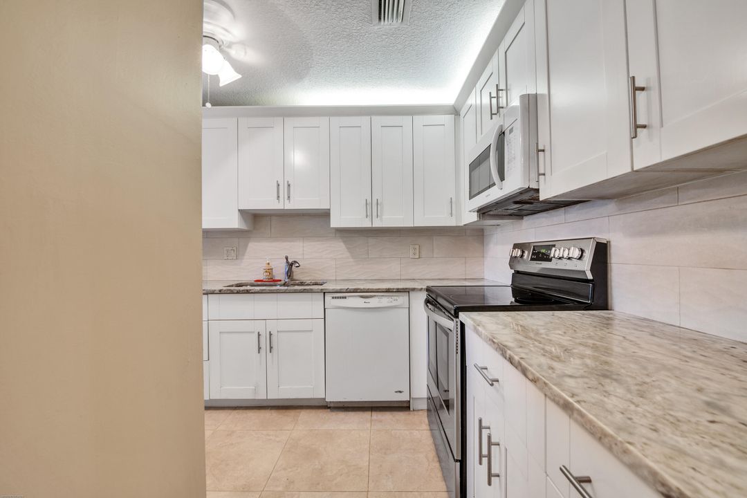 For Sale: $329,000 (2 beds, 2 baths, 1332 Square Feet)